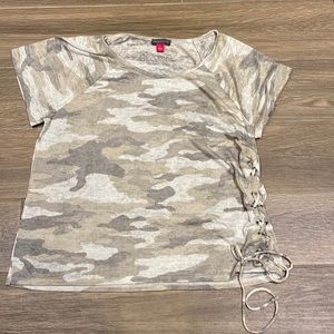 Vince Camuto cameo t-shirt size L